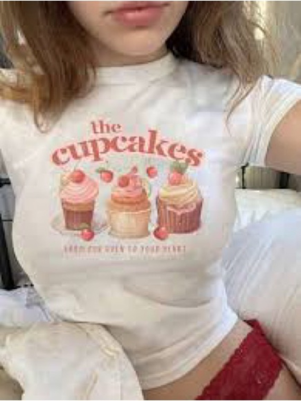 Women’s fitted crop top graphic t shirt small / midriff top / summer / cupcakes